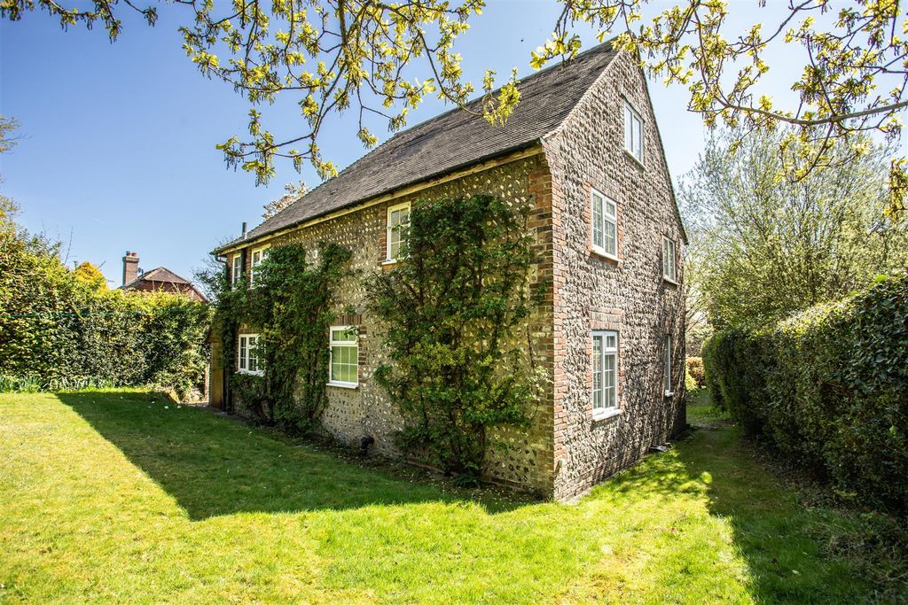 Property photo 2 of 26