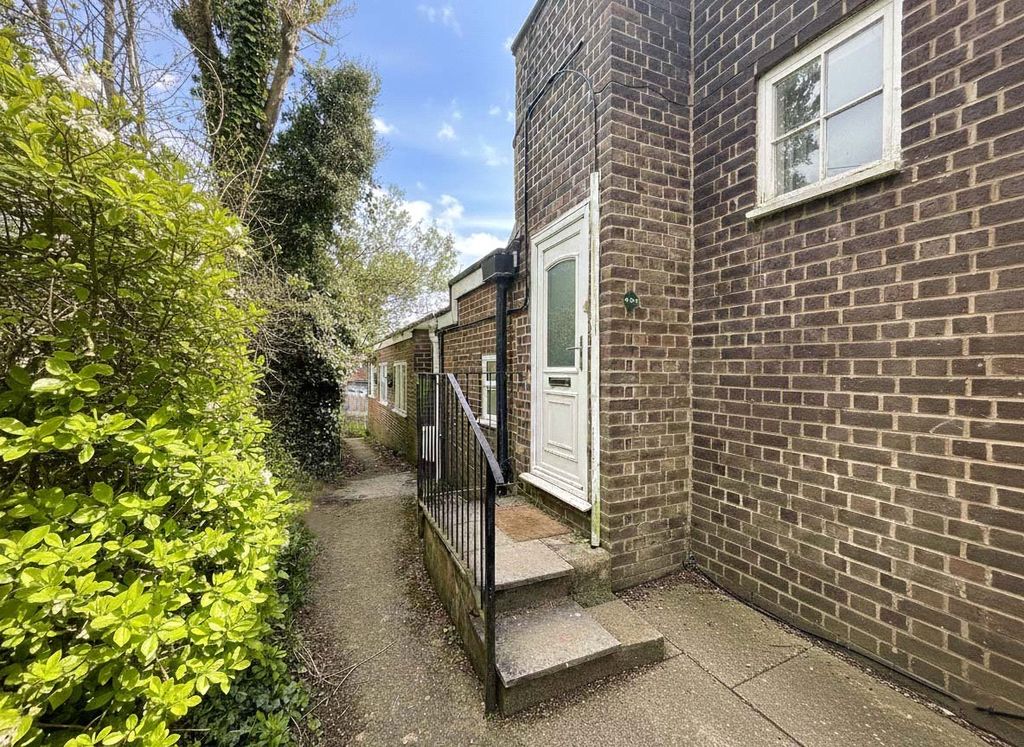 Property photo 2 of 7 Entrance