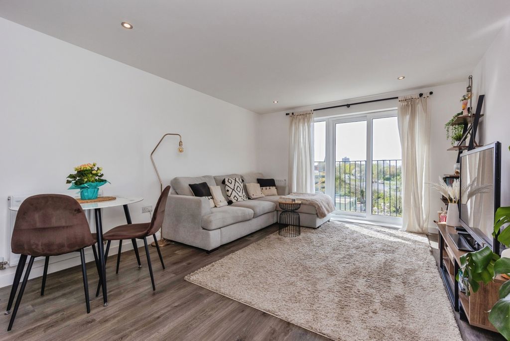 Property photo 2 of 21 Pbox-Img.Jpg