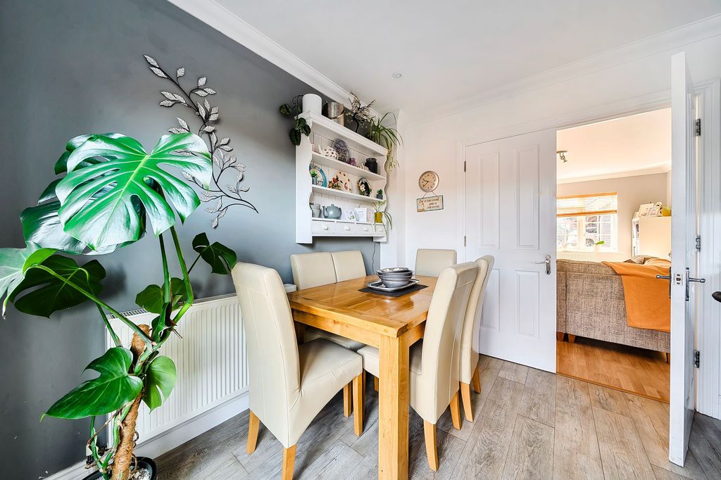 Property photo 3 of 18 Dining Area