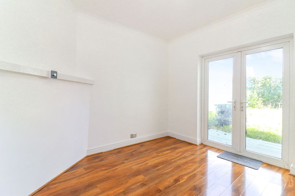 Property photo 3 of 24