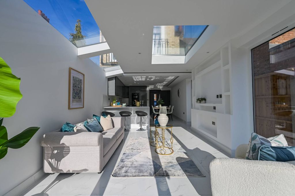 Property photo 1 of 43