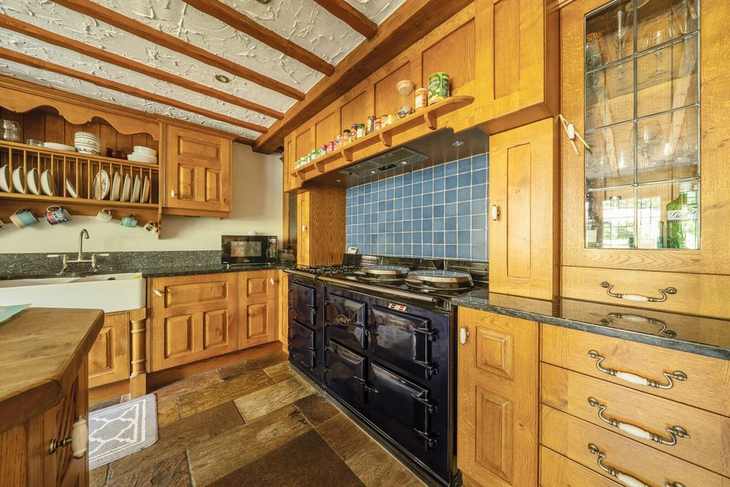 Property photo 3 of 23 1336674-21-689B2E...