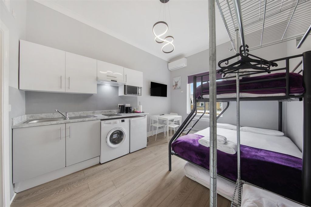 Property photo 1 of 6 Studio