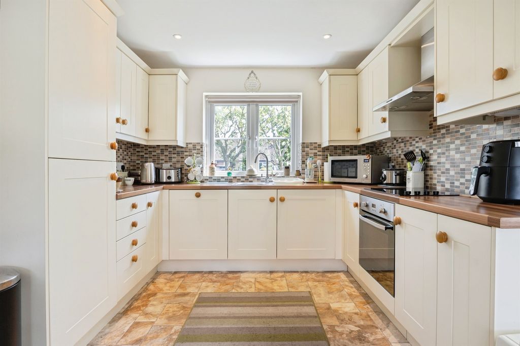 Property photo 3 of 18