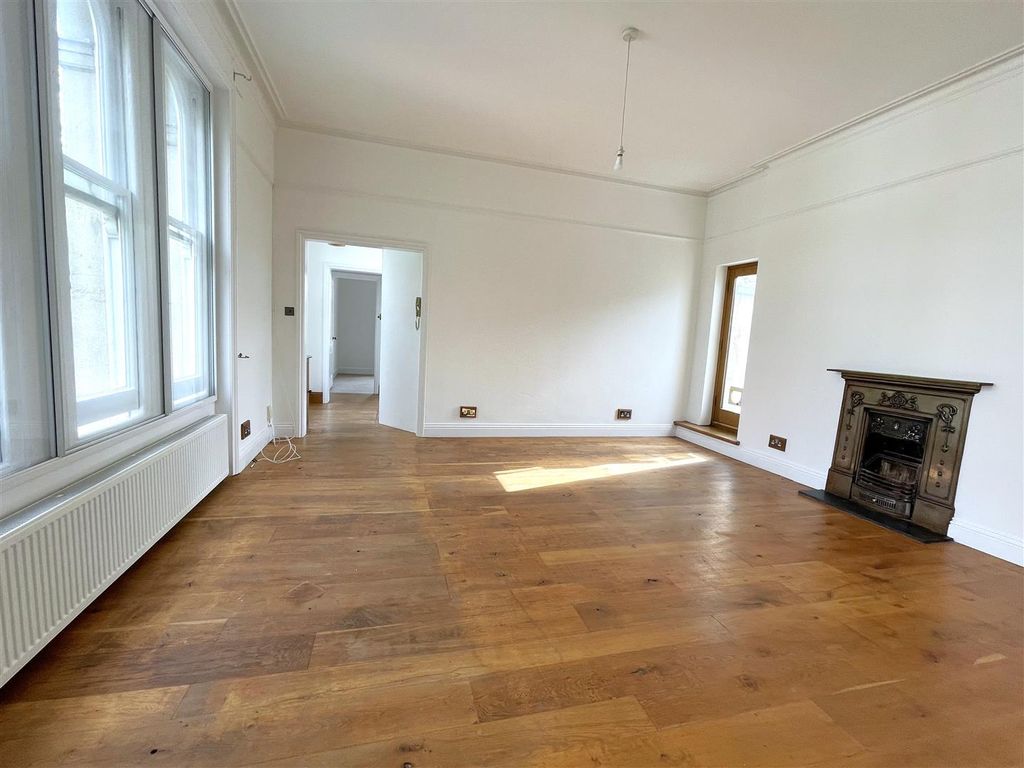 Property photo 3 of 7 2 Living Room.Jpg