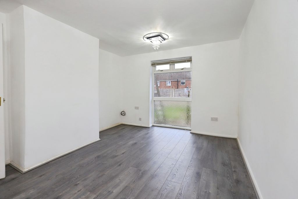 Property photo 3 of 13 Lounge