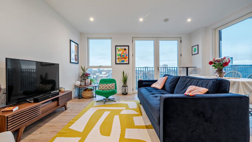 Property photo 2 of 17