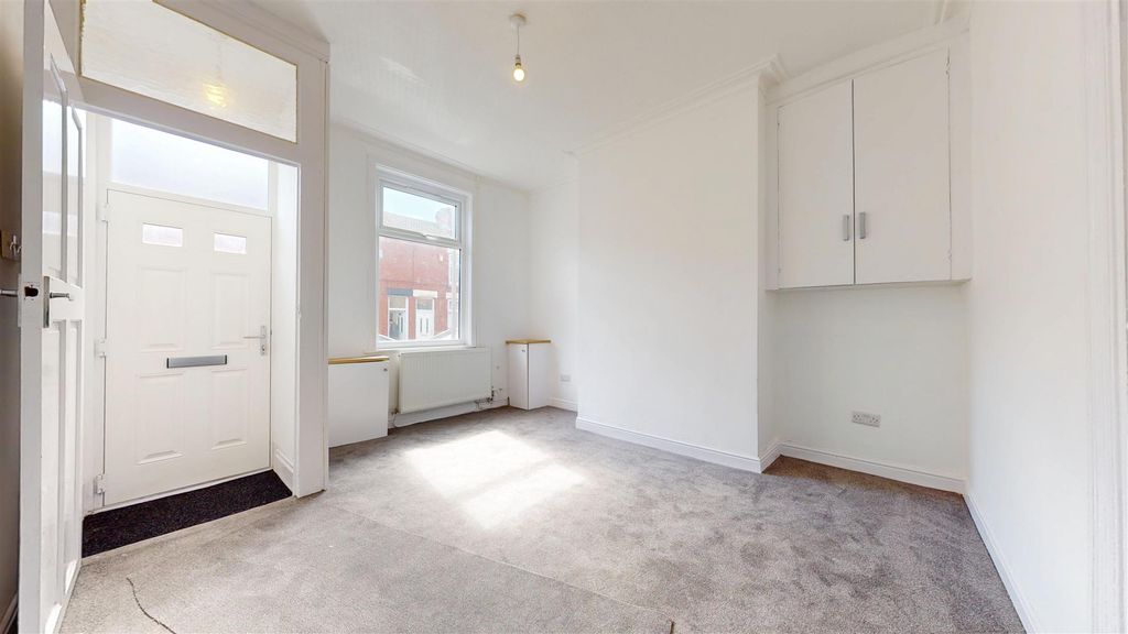 Property photo 2 of 17 Gleave Street Living Room