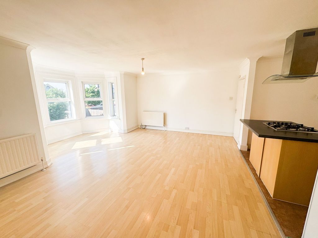 Property photo 2 of 14 Fillebrook Road E11