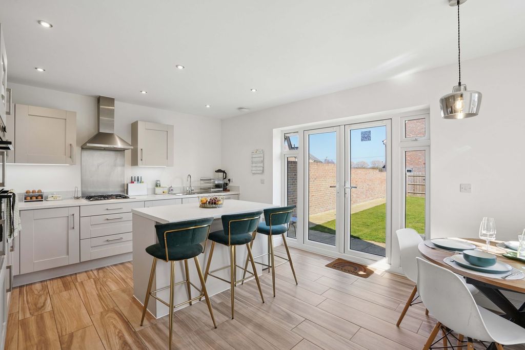 Property photo 2 of 21 Kitchen/Dining Room