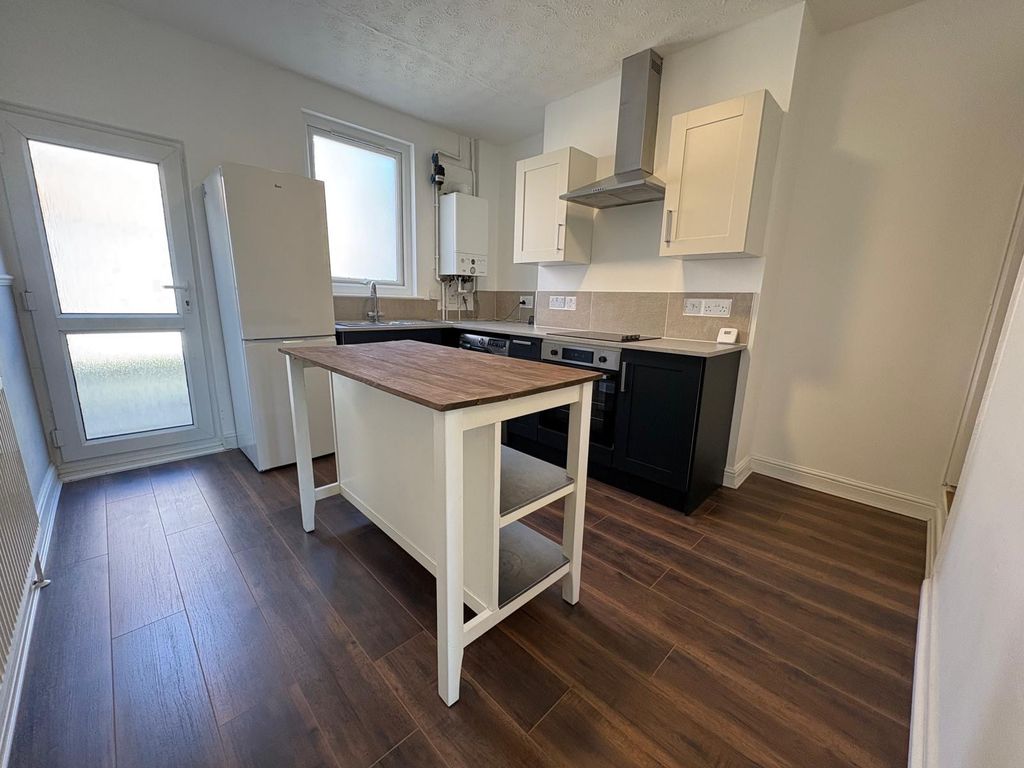 Property photo 2 of 17 Image