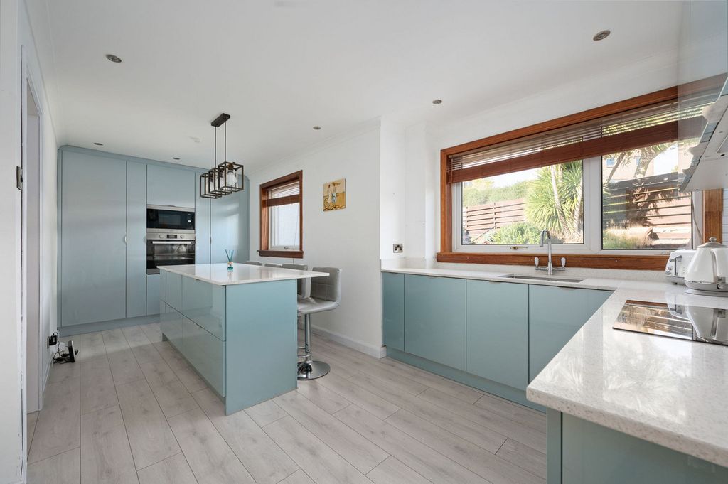 Property photo 3 of 45