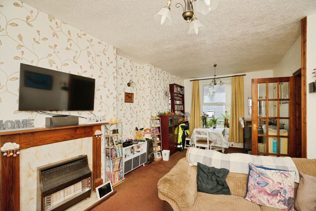 Property photo 3 of 17 Photo