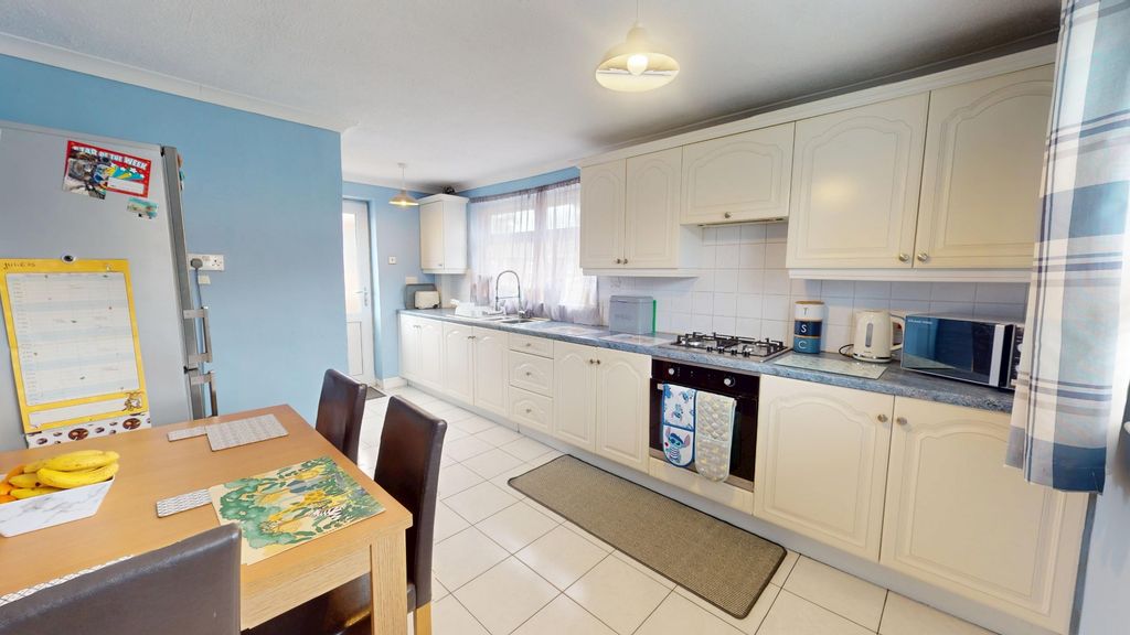 Property photo 2 of 20 4244762