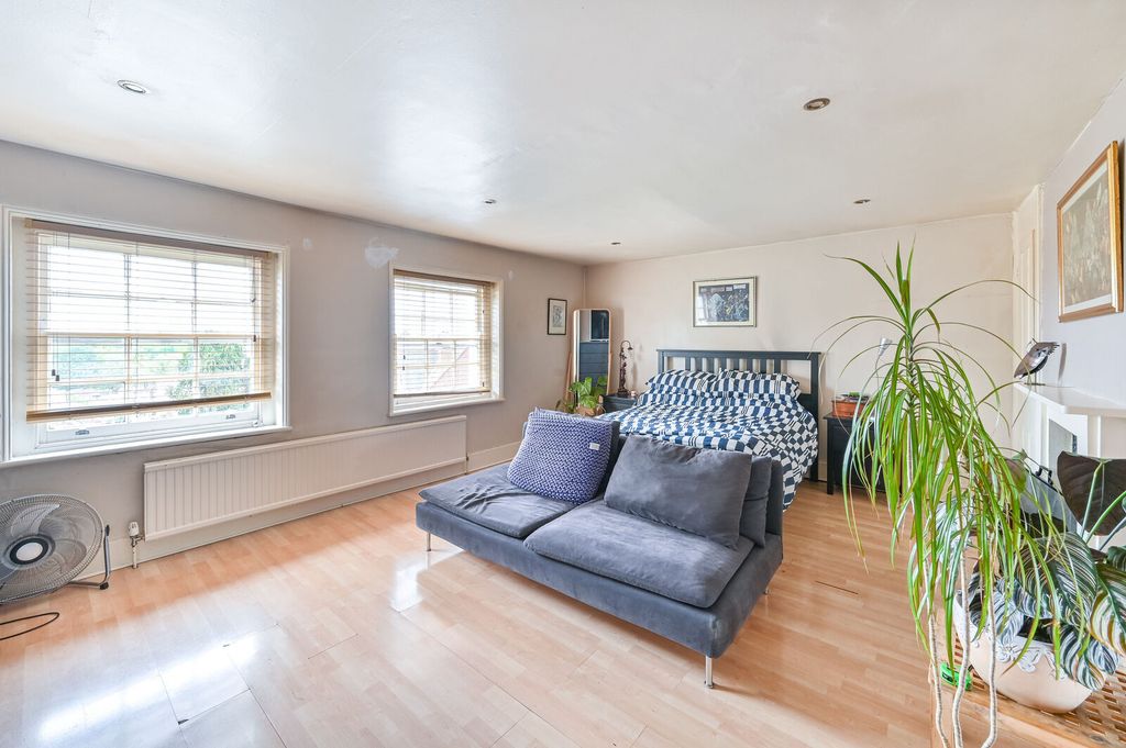 Property photo 3 of 19
