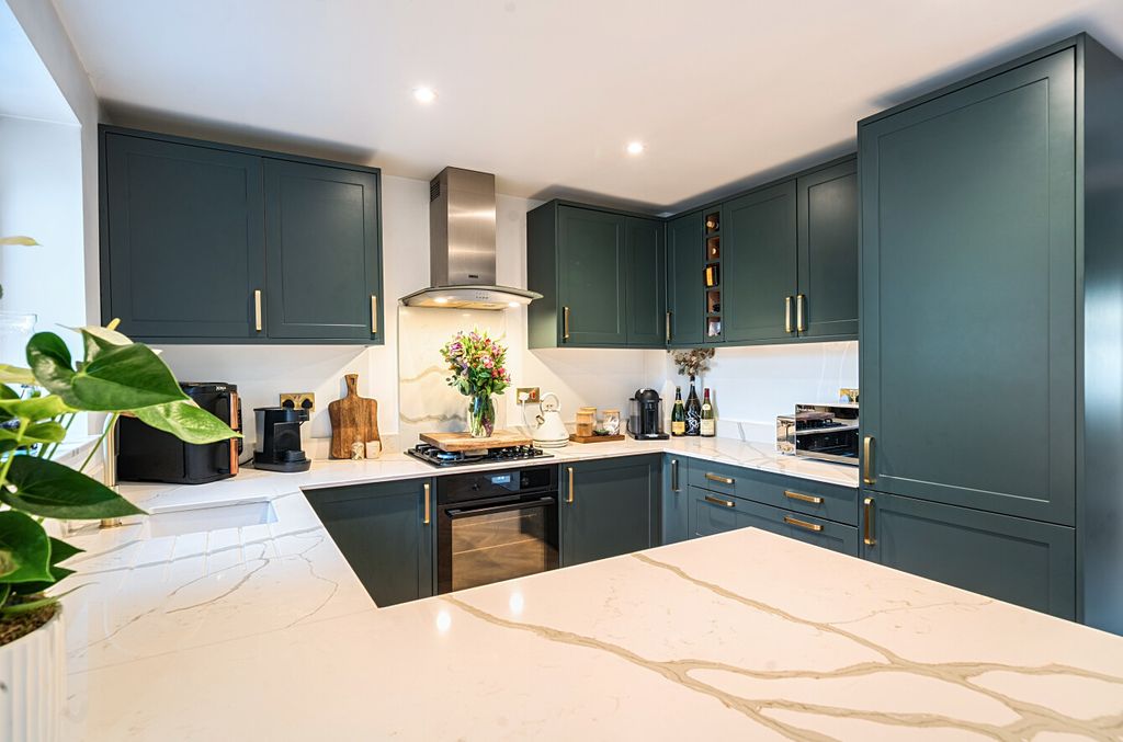 Property photo 2 of 22 1374622136900F470d1661