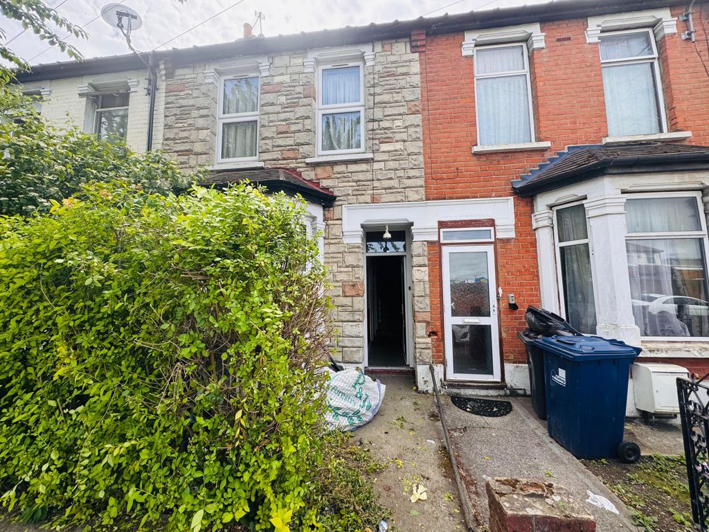 Property photo 1 of 10 3 Bedroom Terraced House For Sale