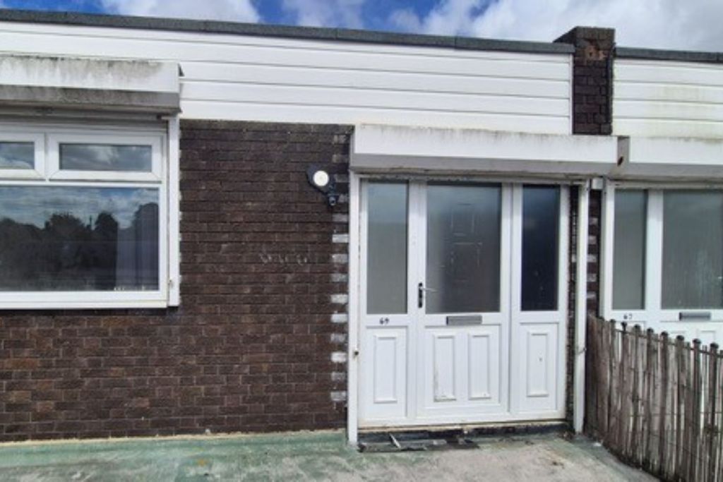 Property photo 3 of 5 69 Saltersgill Avenue, Middlesbrough, North Yorkshire Ts4 3Jt
