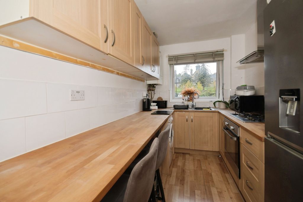 2 bed flat for saleLadies Spring Drive, Sheffield, South Yorkshire S17 photo 4