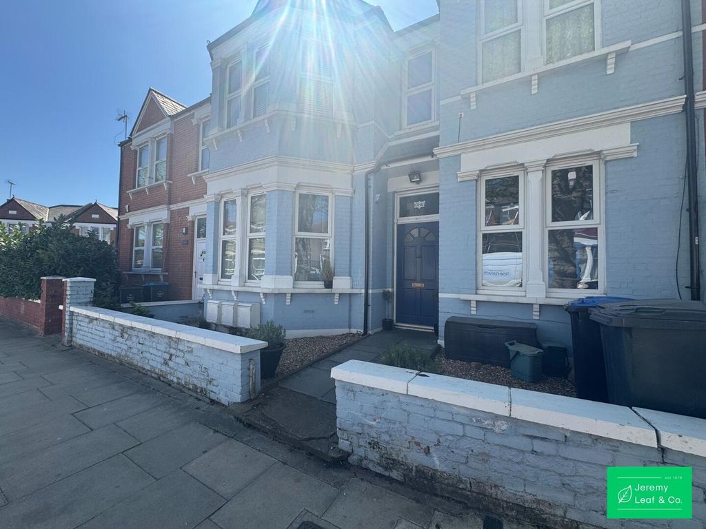 Property photo 1 of 9 Front (Exterior)