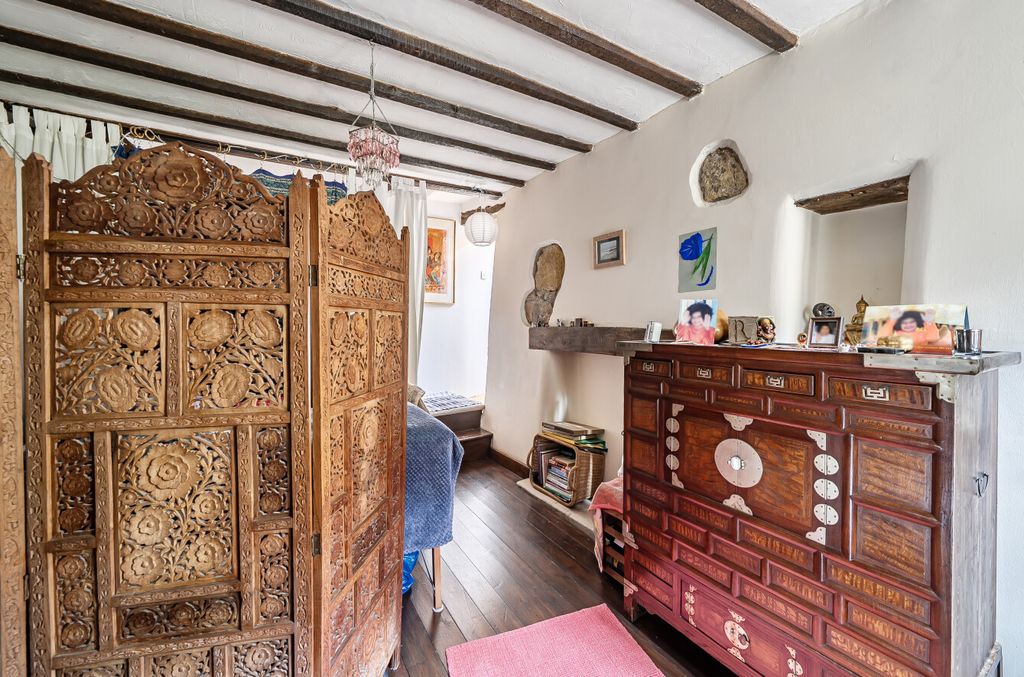 Property photo 3 of 21 1457541-12-69Fb6B...