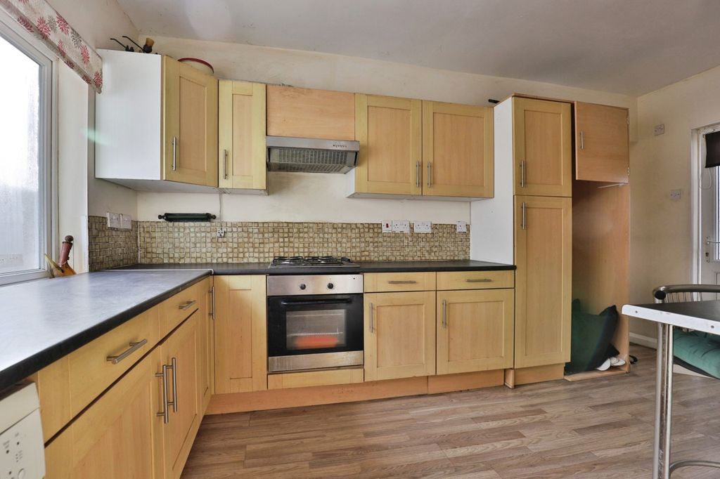 Property photo 3 of 16 Pbox-Img.Jpg