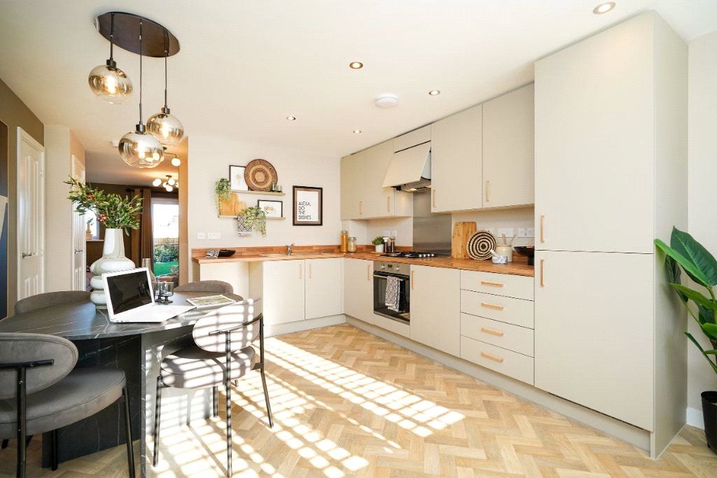 Property photo 3 of 10 Typical Kitchendiner