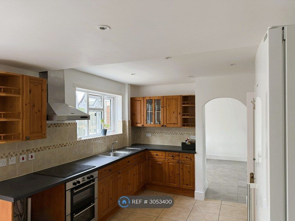 Property photo 3 of 13 Kitchen