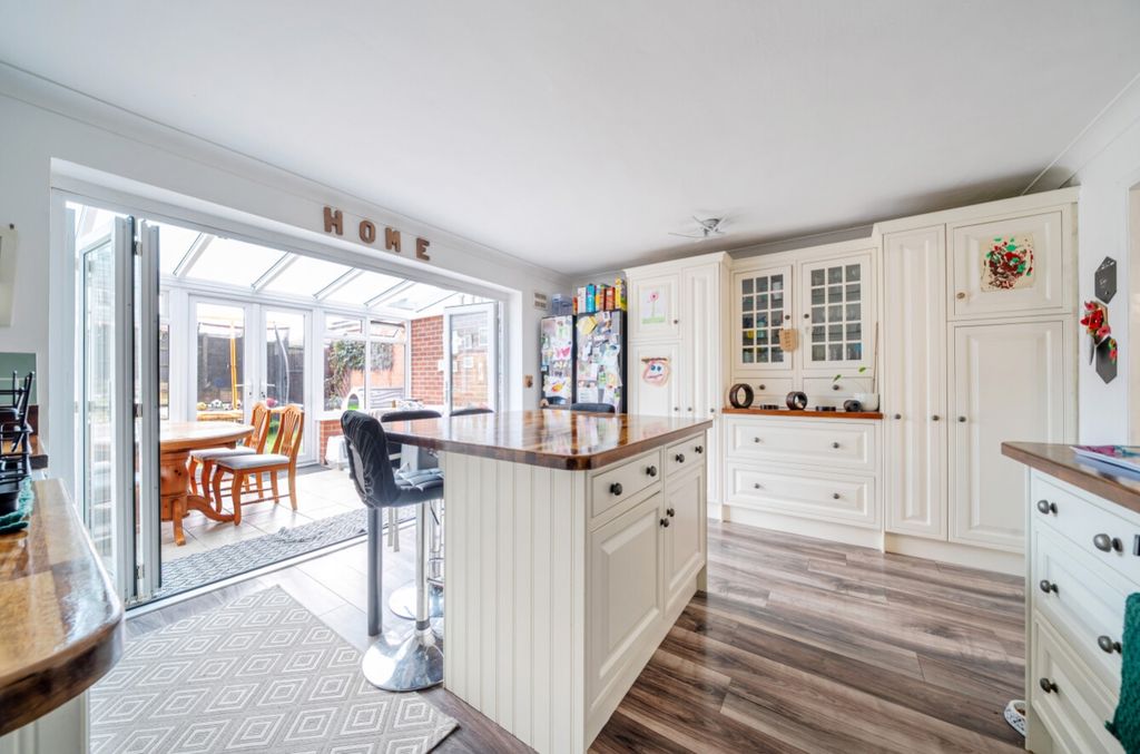 Property photo 2 of 26 1407154-6-697Bde6520632