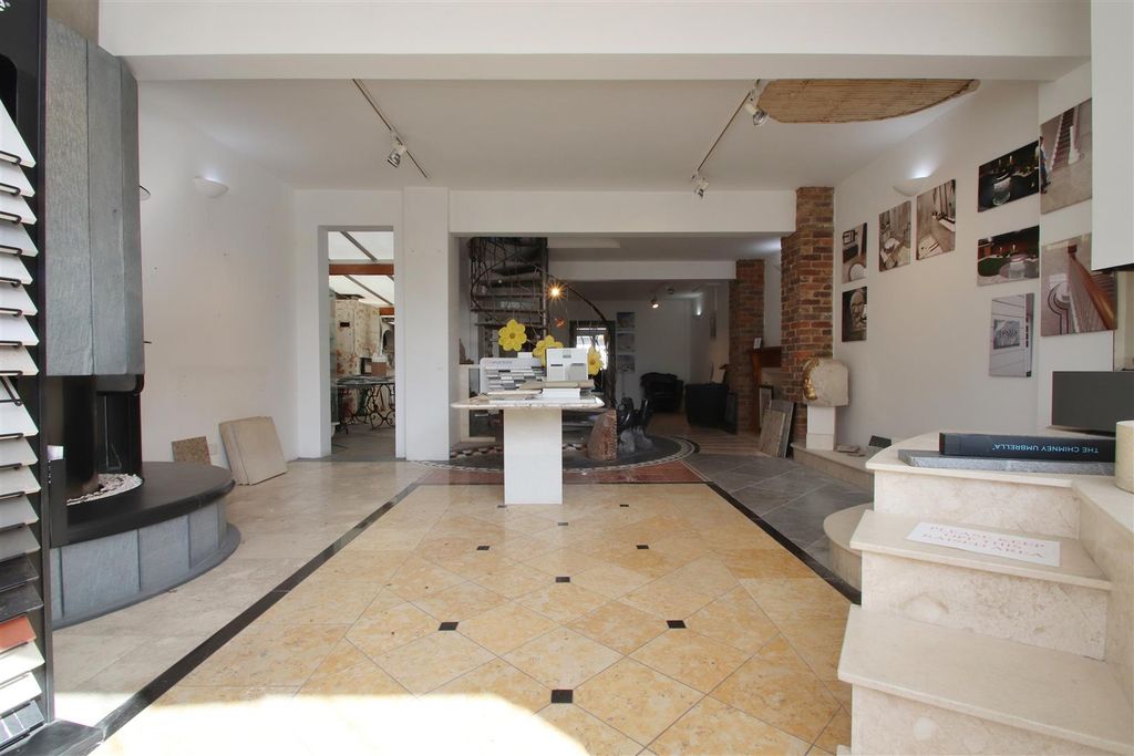 Property photo 2 of 24