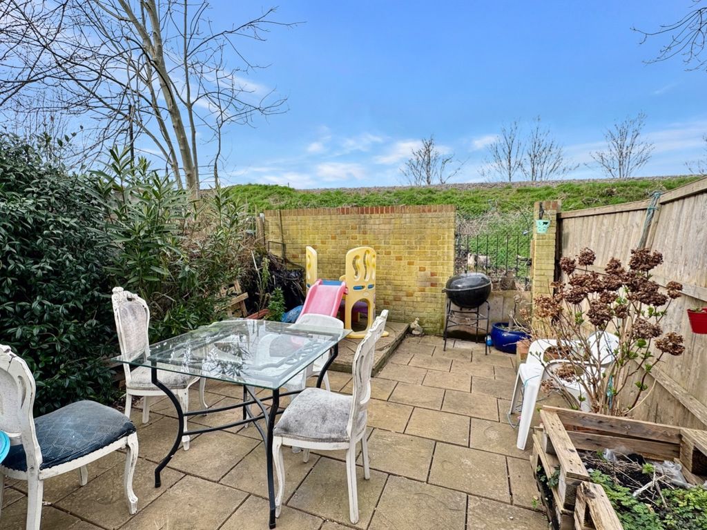 Property photo 2 of 3 4690801