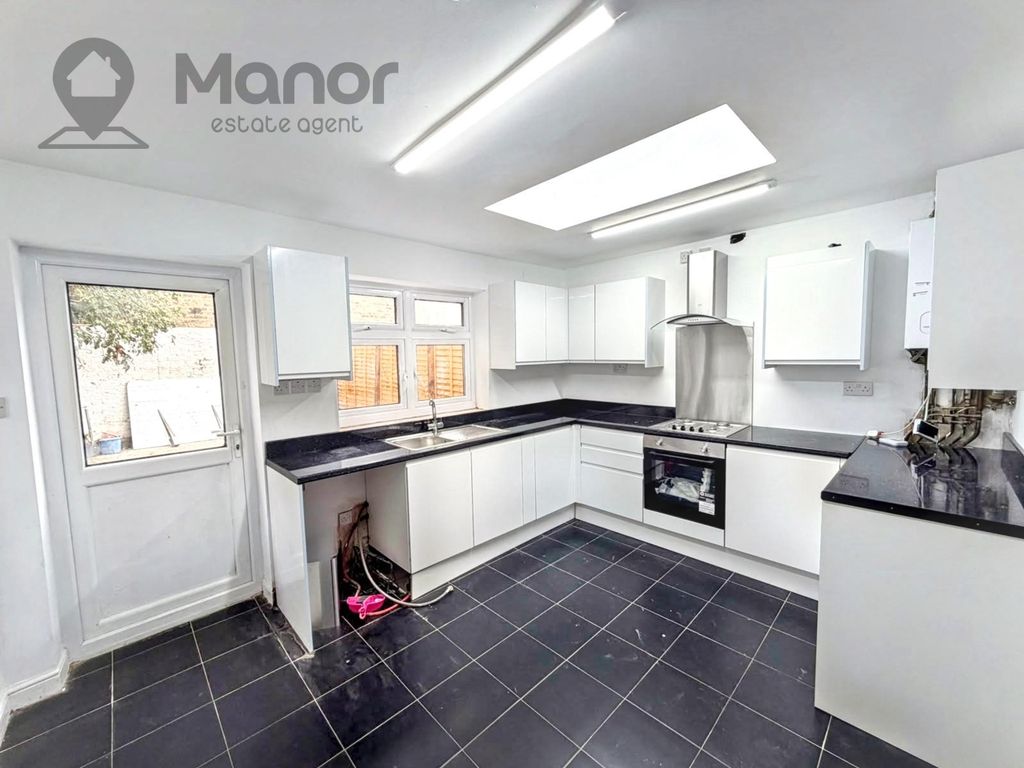 Property photo 2 of 17 Kitchen