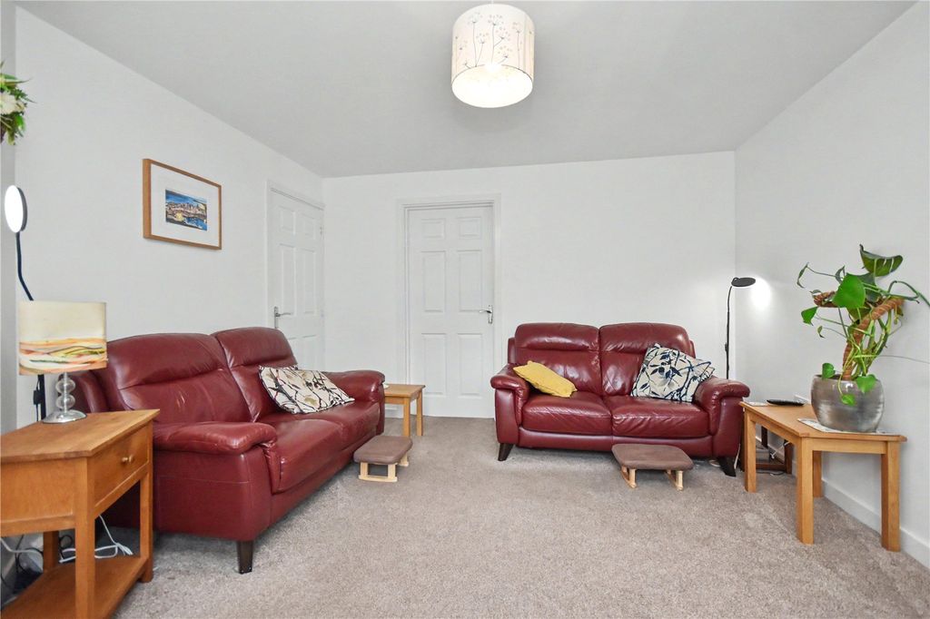 Property photo 2 of 16 Picture No. 27