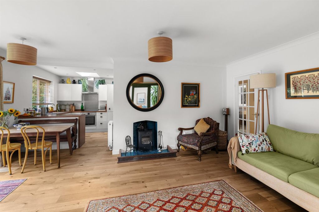 Property photo 2 of 33 2A-Meadowriseclose-032.Jpg
