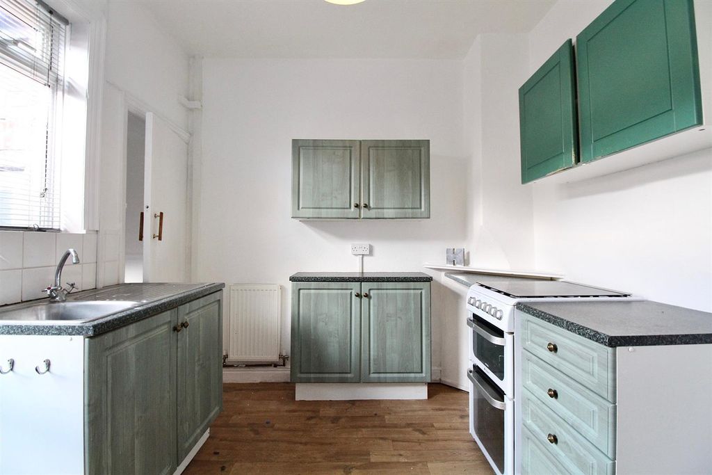 Property photo 3 of 9 Kit.Jpg