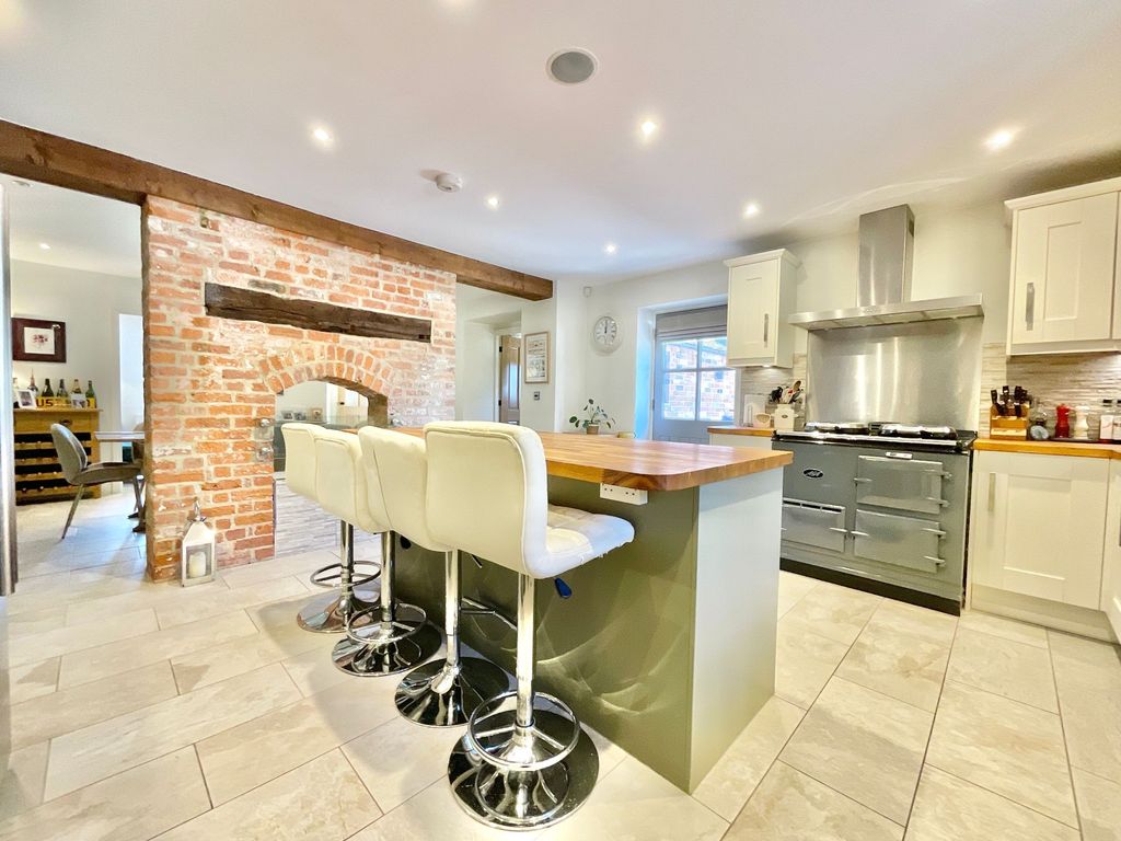 Property photo 2 of 43