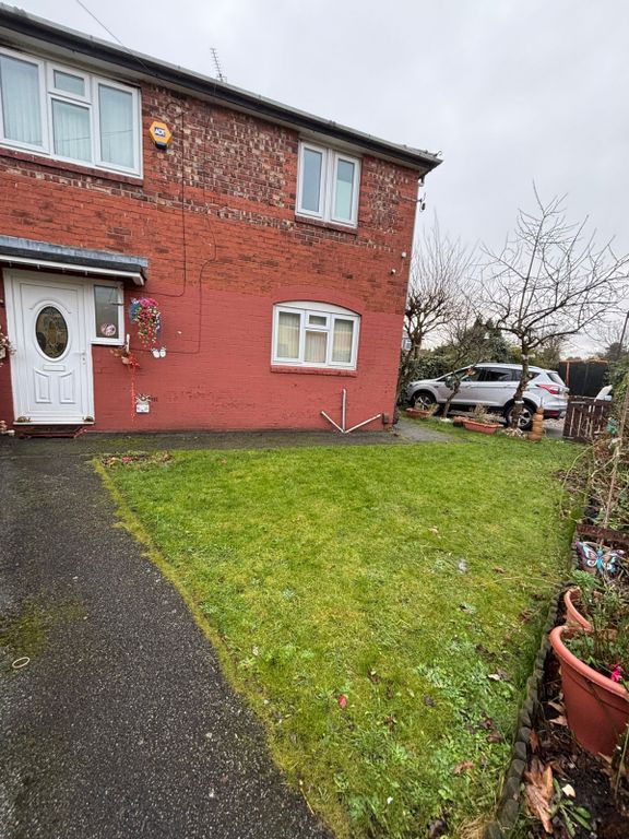 Property photo 1 of 17 Yew Tree Road, M14 7Aa
