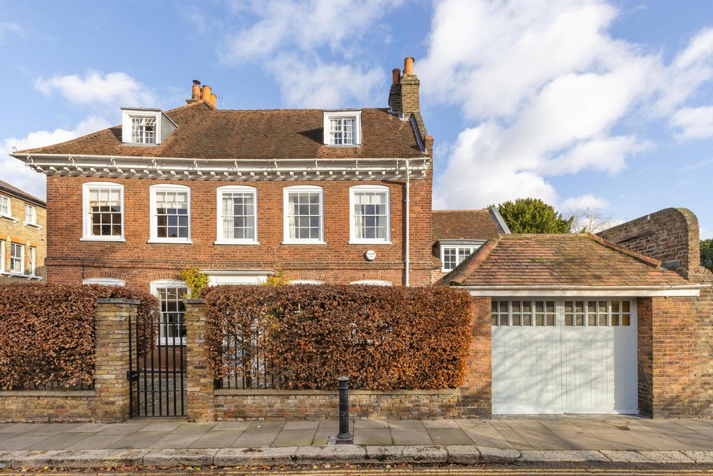 Property photo 1 of 26