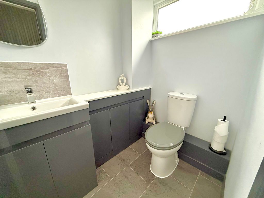 Property photo 2 of 17 W/C