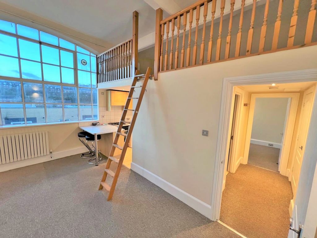 Property photo 2 of 9 4