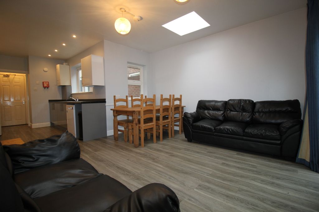 Property photo 2 of 32