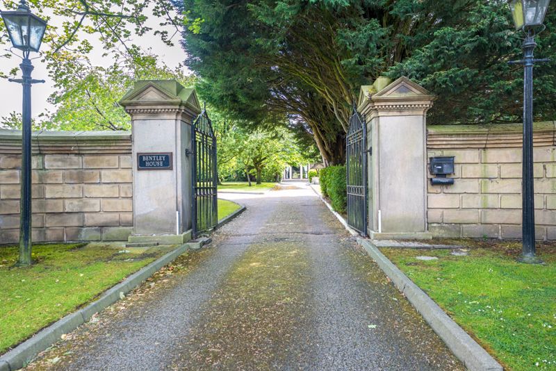 Property photo 3 of 40 Photo 38