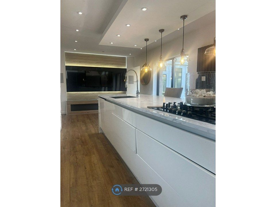 Property photo 2 of 29