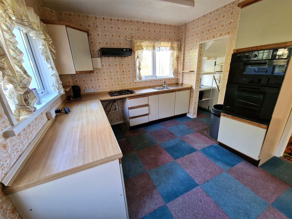 Property photo 3 of 21 Kitchen.Jpg