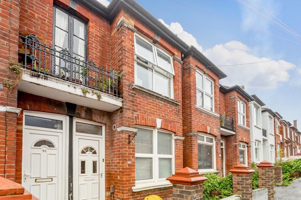 Property photo 1 of 12 Shanklin Road-15.Jpg