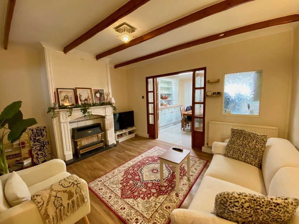 Property photo 2 of 15 Lounge