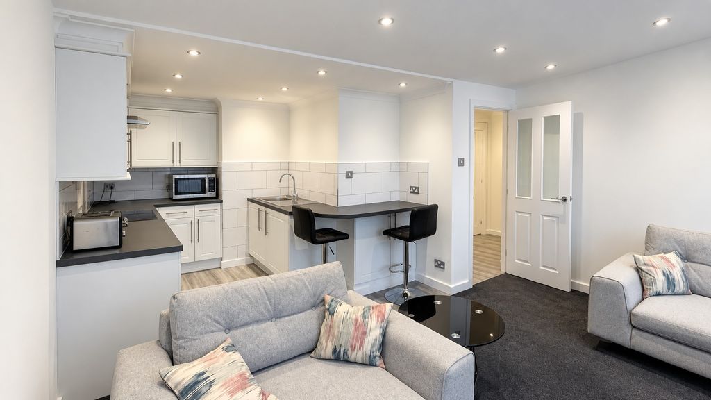 Property photo 2 of 12 6103883