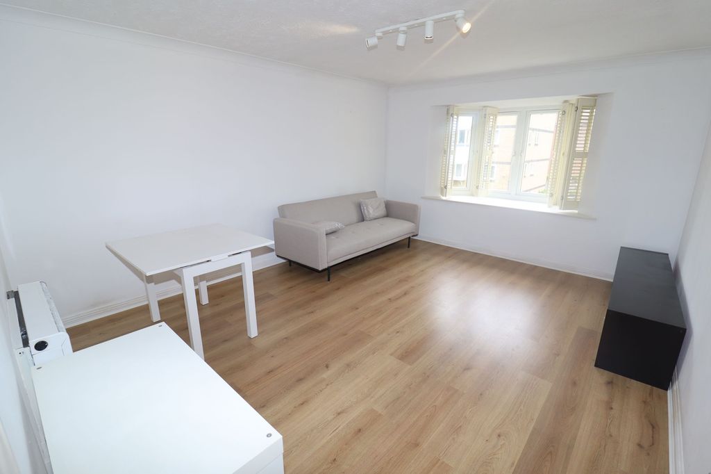 Property photo 2 of 6