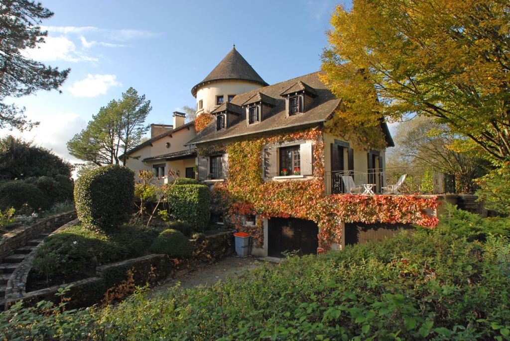 Property photo 2 of 31